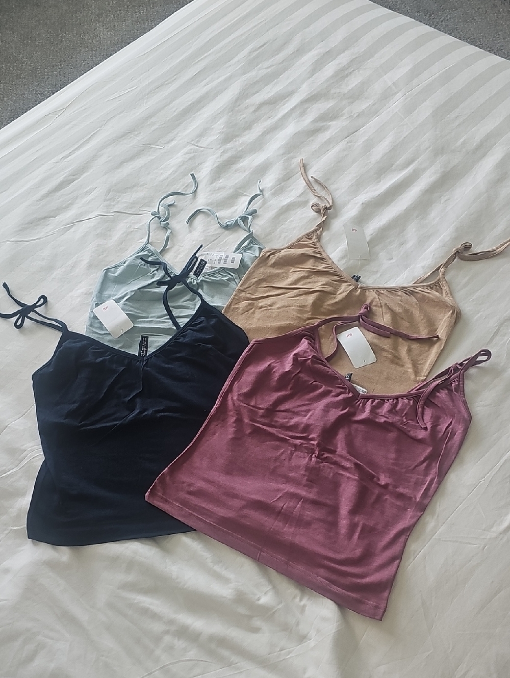 New w/tags H&M Divided Tanks Size 8